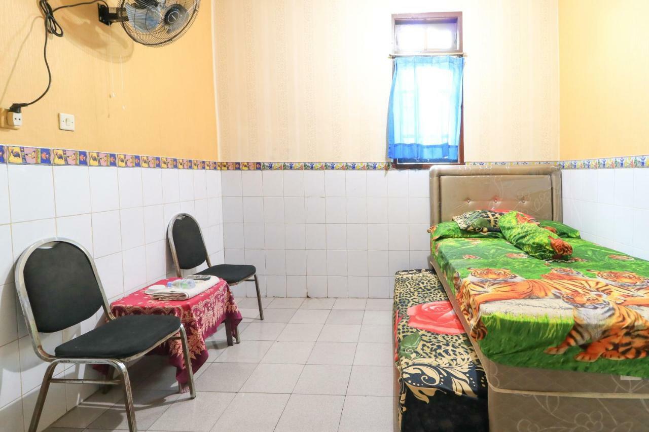 Waru Dharmawati Homestay Syariah At Terminal Purabaya מראה חיצוני תמונה