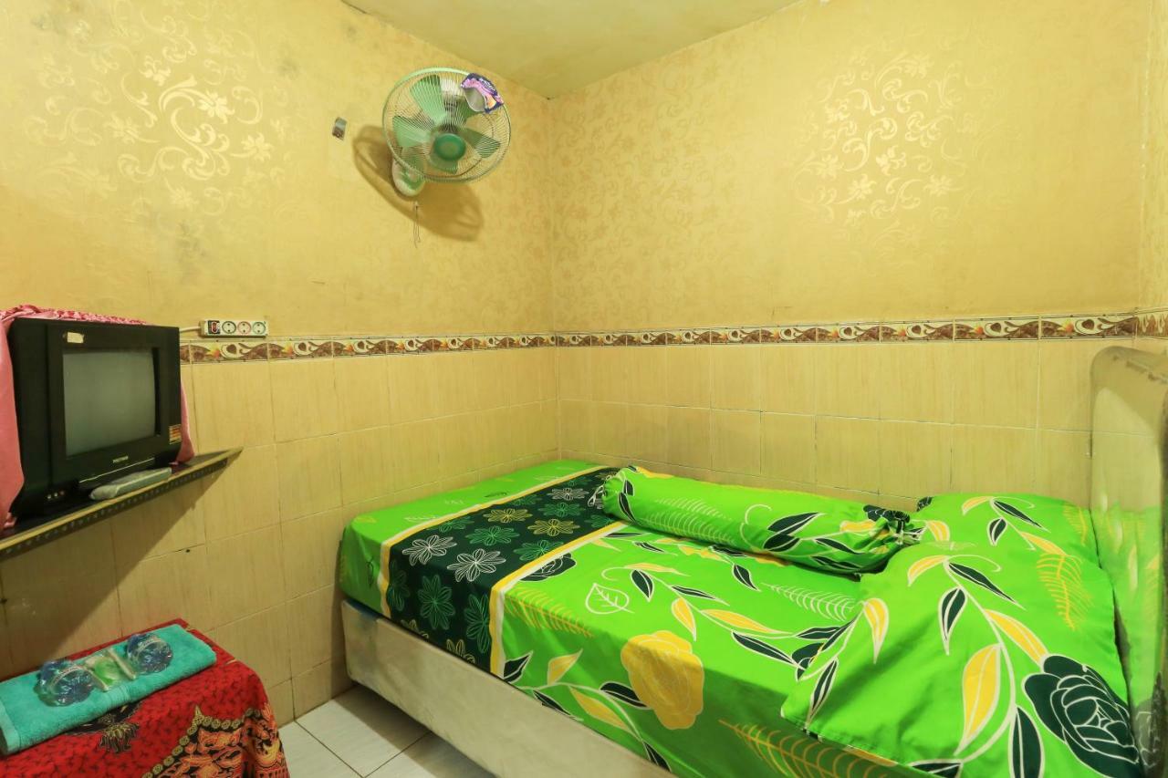 Waru Dharmawati Homestay Syariah At Terminal Purabaya מראה חיצוני תמונה