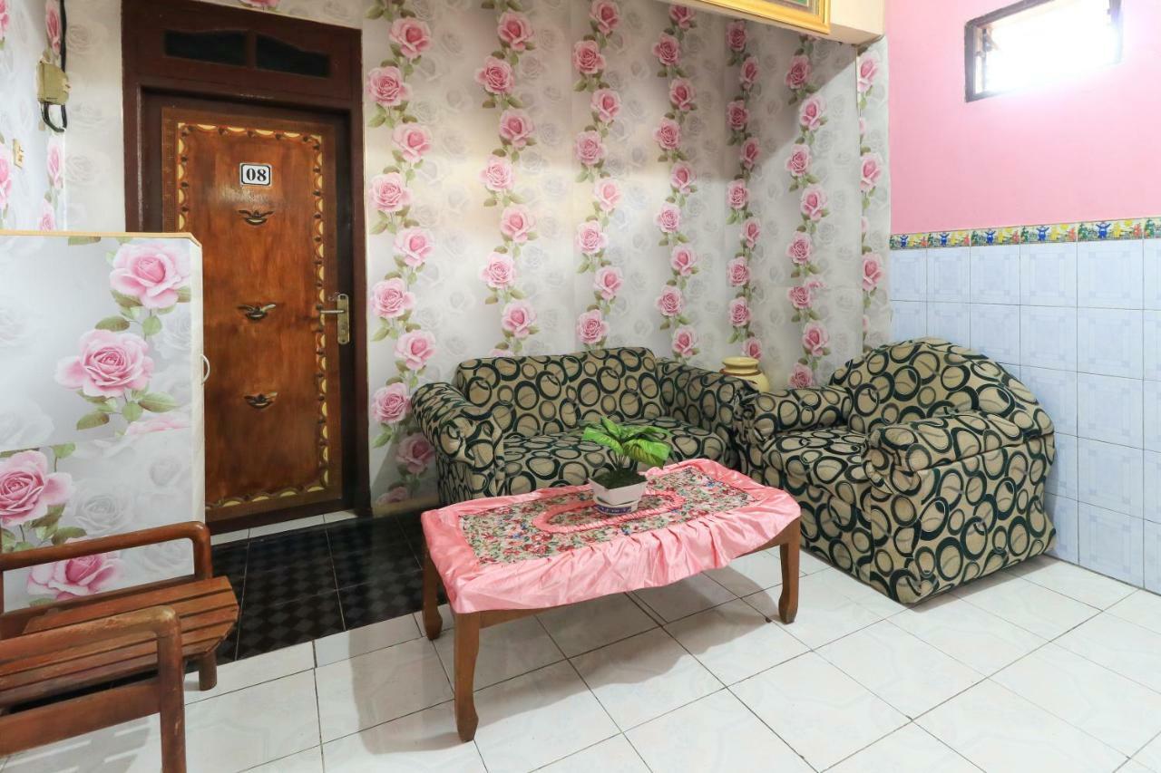 Waru Dharmawati Homestay Syariah At Terminal Purabaya מראה חיצוני תמונה