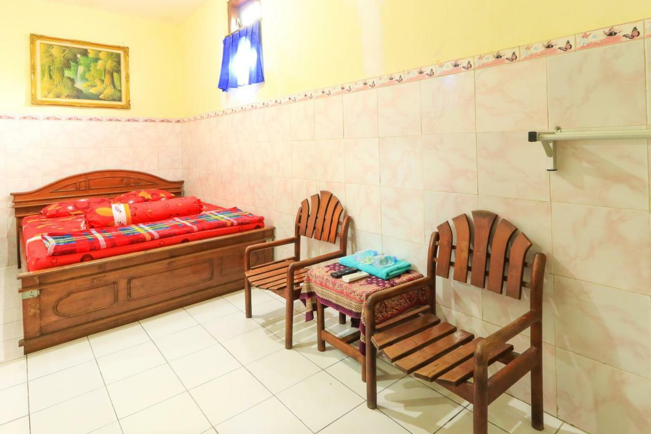 Waru Dharmawati Homestay Syariah At Terminal Purabaya מראה חיצוני תמונה