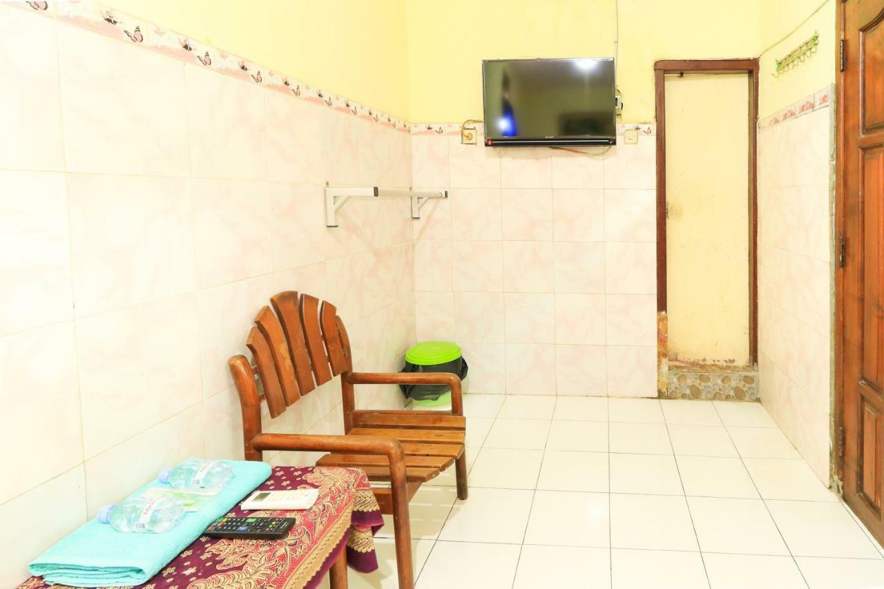 Waru Dharmawati Homestay Syariah At Terminal Purabaya מראה חיצוני תמונה