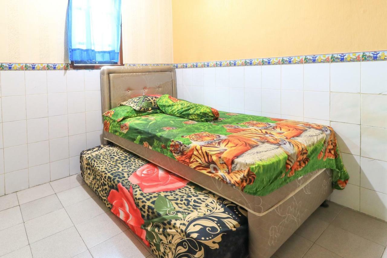 Waru Dharmawati Homestay Syariah At Terminal Purabaya מראה חיצוני תמונה