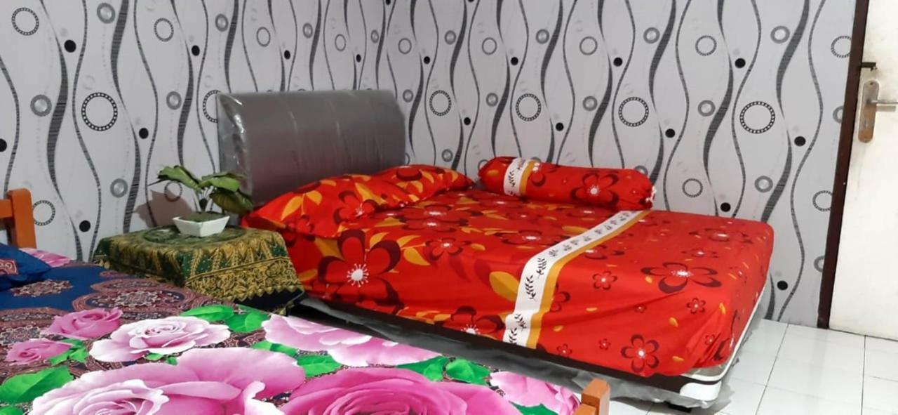 Waru Dharmawati Homestay Syariah At Terminal Purabaya מראה חיצוני תמונה